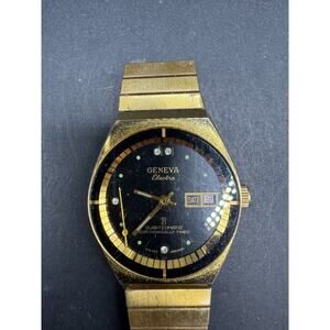 Vintage Geneva Electra Swiss 21 Quartzomatic Date Diamond Watch Gold Tone 33.5mm